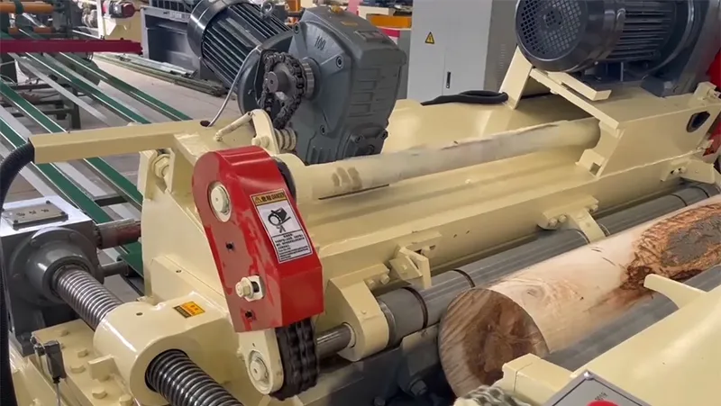 Роторный станок для лущения шпона